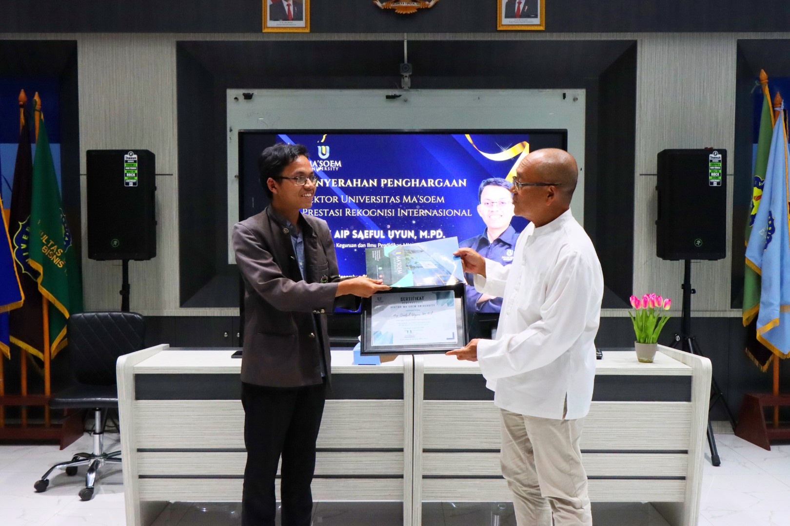 Penghargaan Internasional untuk Dosen Berprestasi di Universitas Ma'soem: Dedikasi Meningkatkan Standar Pendidikan Global