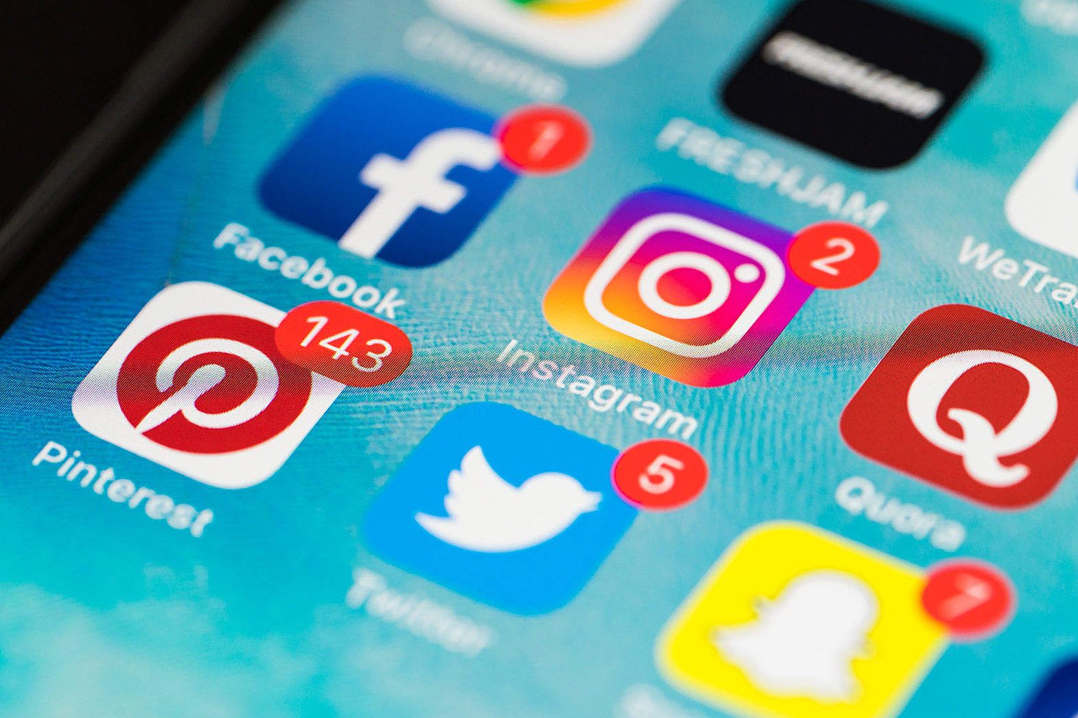 Jasa Media Social Management: Cara Meningkatkan Followers Media Sosial Bersama Rajakomen.com