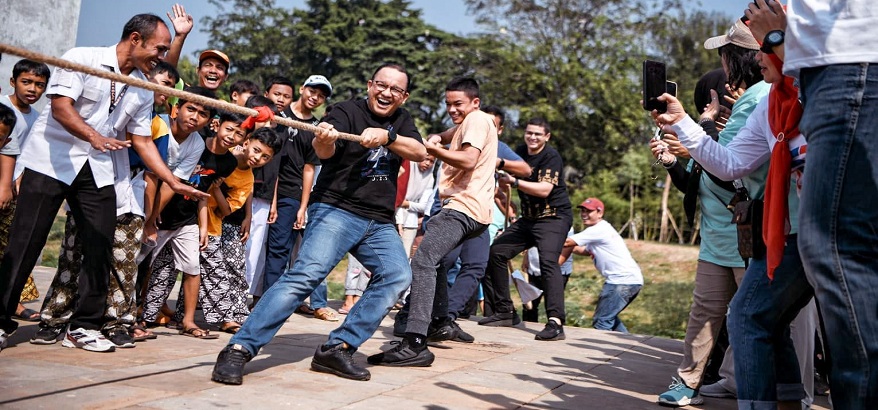 Membaur dengan Warga, Anies Baswedan Rayakan HUT RI dengan Penuh Kesederhanaan
