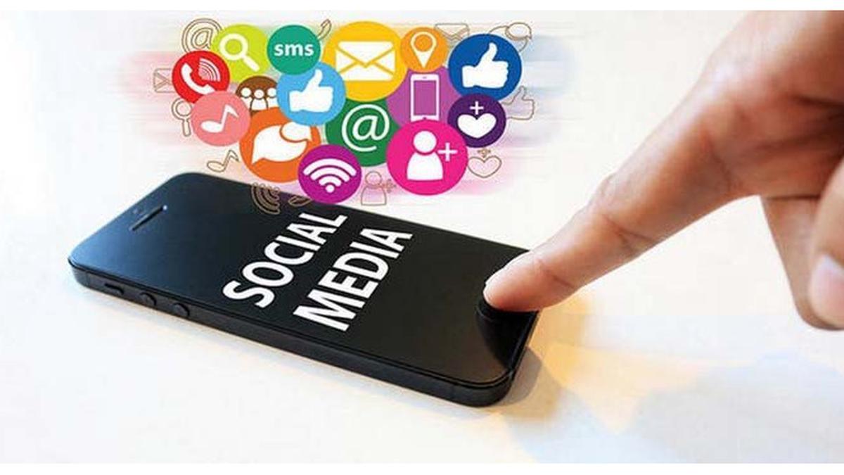Akun Media Sosial Apa Saja yang Memiliki Fitur Live Chat?