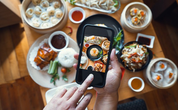 Menggugah Selera dengan Konten Estetik Makanan Sosmed Bersama Rajakomen.com