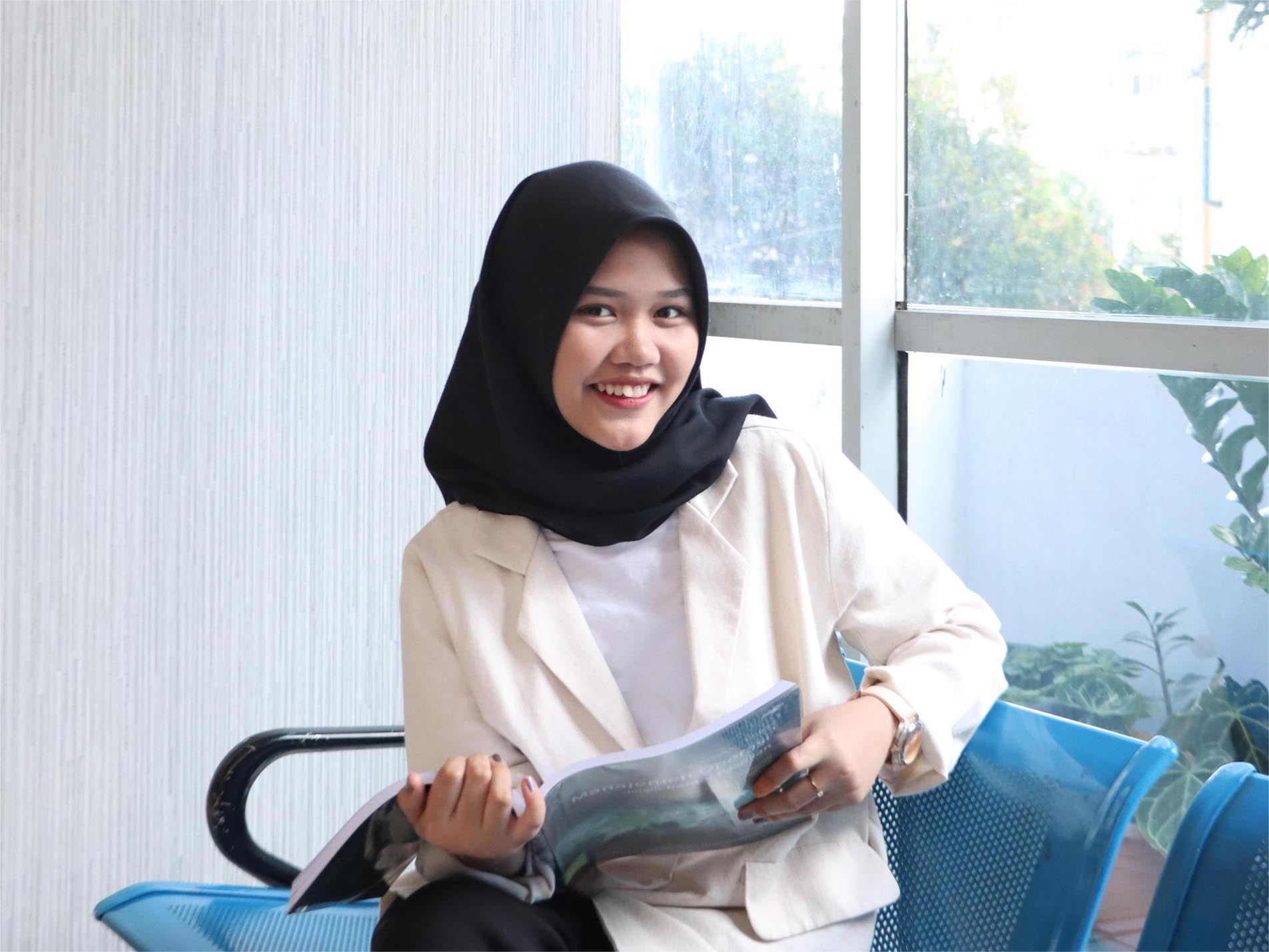Biaya Pendidikan Kelas Reguler dan Non Reguler Per Semester Hanya 5 Juta Untuk Manajemen Bisnis Syariah S1 Serta Referensi Universitas Yang Menerima KIP Kuliah Di Bandung